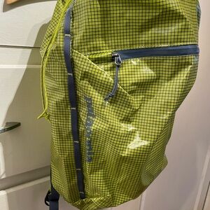 Patagonia Green Black Hole Cinch Bag Backpack